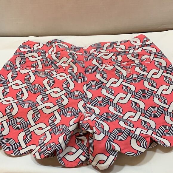 Crown and Ivy size 2 scalloped edging shorts - Picture 2 of 7